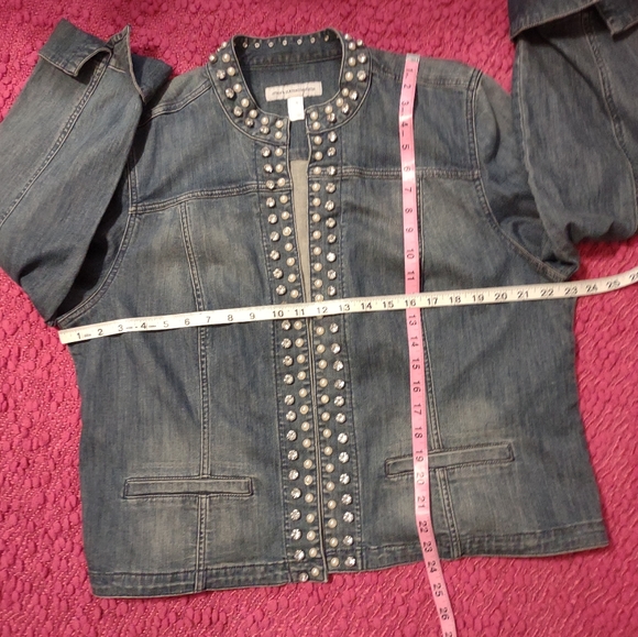 🥰 Embellished Chico's jean jacket - Picture 7 of 7